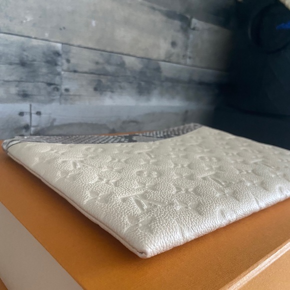 ‼️SOLD‼️New!! Louis Vuitton Python Daily Pouch - Picture 4 of 10